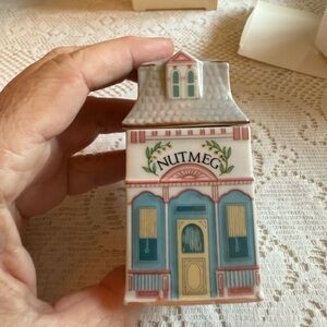 Lenox Spice Village Porcelain Container nutmeg